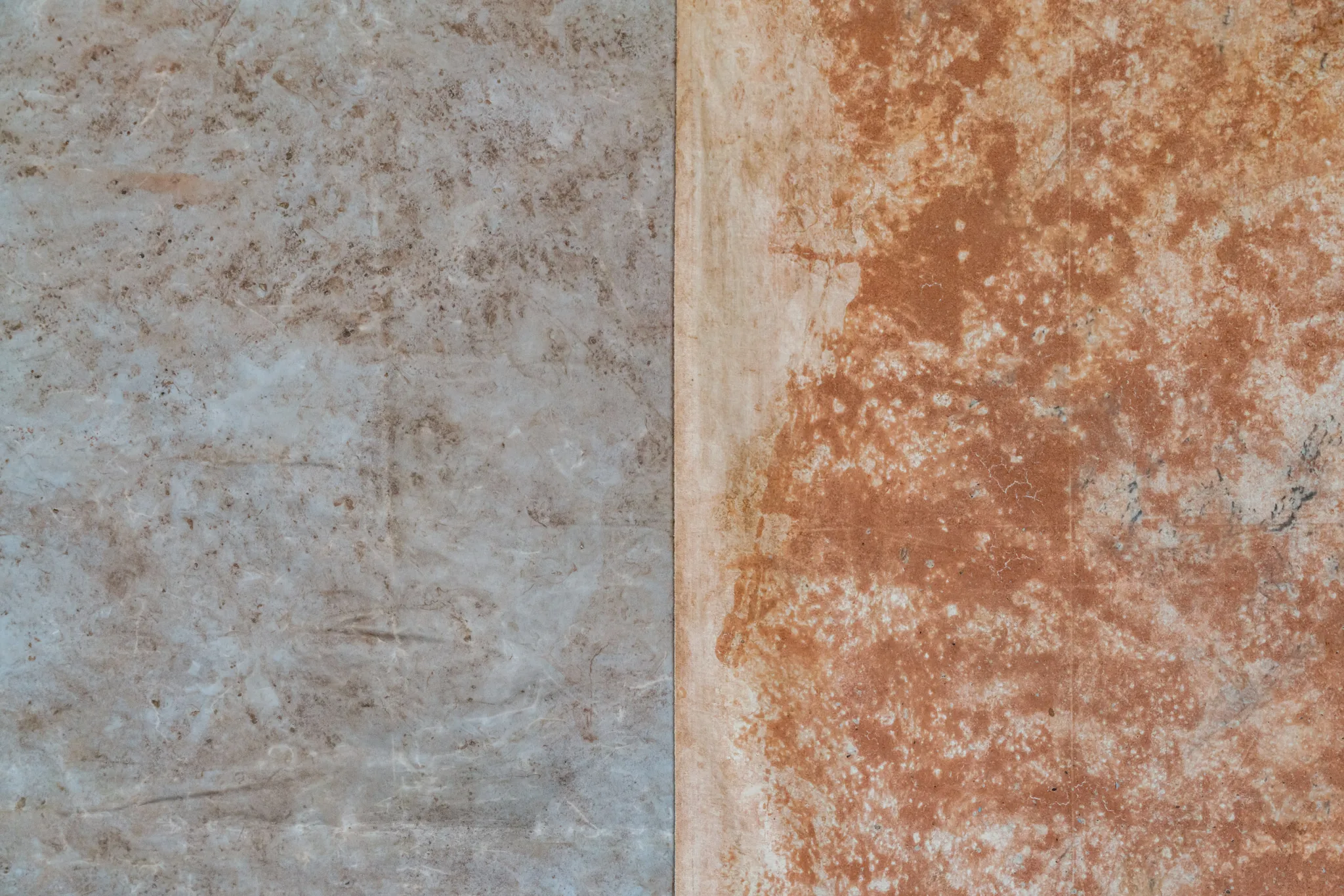Close-up of the canvas: on the left side, a range of dark grey/brown tones, while on the right, shades of orange/brown.